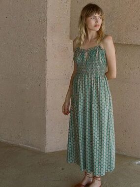 Doen ‘Rhoda’ in Sunrise Paisley Green Printed Smocked Midi Dress with Tie Straps